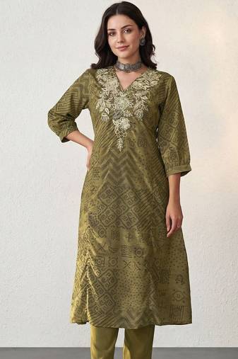 Women Bandhani Embroidered Regular Thread Work Kurta with Trousers