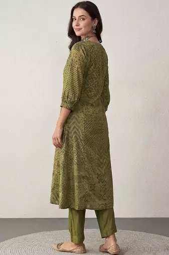 Women Bandhani Embroidered Regular Thread Work Kurta with Trousers