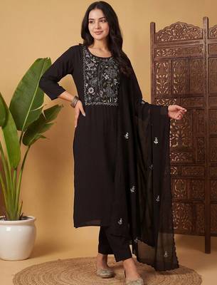 Women Floral Embroidered Regular Thread Work Kurta with Trousers & With Dupatta 1
