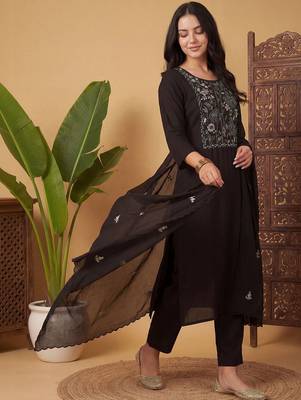 Women Floral Embroidered Regular Thread Work Kurta with Trousers & With Dupatta 3