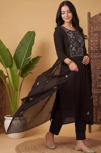 Women Floral Embroidered Regular Thread Work Kurta with Trousers & With Dupatta