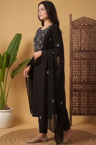 Women Floral Embroidered Regular Thread Work Kurta with Trousers & With Dupatta