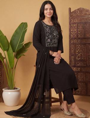 Women Floral Embroidered Regular Thread Work Kurta with Trousers & With Dupatta 5
