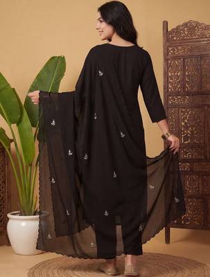 Women Floral Embroidered Regular Thread Work Kurta with Trousers & With Dupatta 6