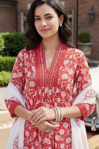 Women Floral Printed Pleated Beads and Stones Pure Cotton Kurta with Trousers & With Dupatta