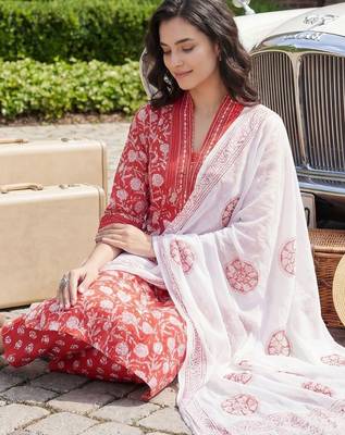 Women Floral Printed Pleated Beads and Stones Pure Cotton Kurta with Trousers & With Dupatta 5
