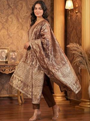 Women Floral Regular Kurta with Trousers & With Dupatta 3