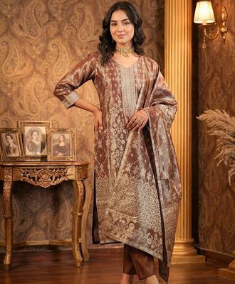 Women Floral Regular Kurta with Trousers & With Dupatta 5