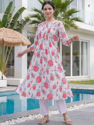 Women Floral Printed Regular Pure Cotton Kurta with Trousers 1