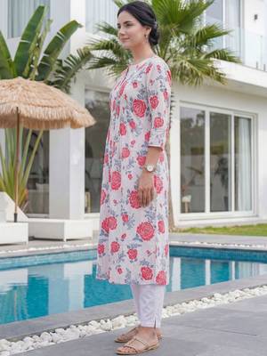 Women Floral Printed Regular Pure Cotton Kurta with Trousers 3