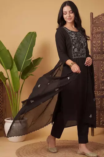 Women Floral Embroidered Regular Thread Work Kurta with Trousers & With Dupatta
