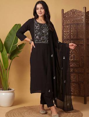 Women Floral Embroidered Regular Thread Work Kurta with Trousers & With Dupatta 2