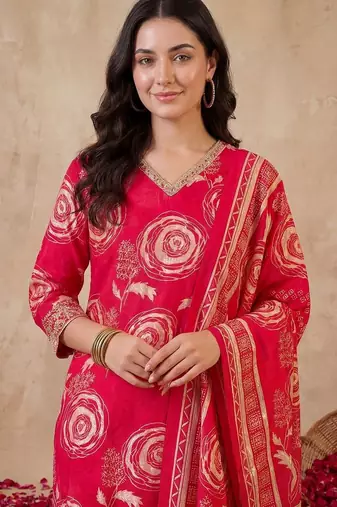 Women Floral Printed Regular Chanderi Silk Kurta with Trousers & With Dupatta