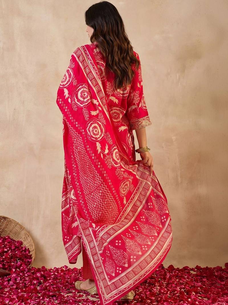 Women Floral Printed Regular Chanderi Silk Kurta with Trousers & With Dupatta