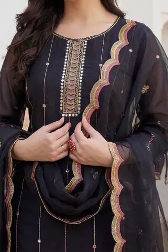 Women Floral Embroidered Regular Mirror Work Kurta with Trousers & With Dupatta