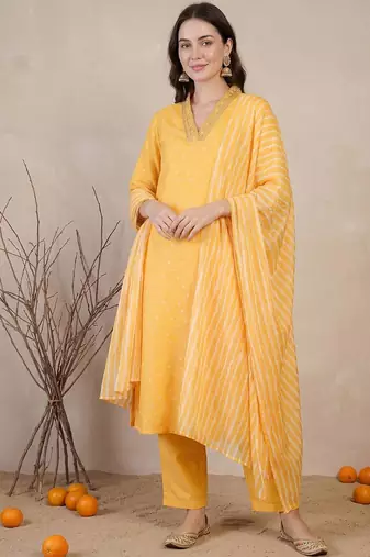 Women Bandhani Printed Regular Sequinned Kurta with Trousers & With Dupatta