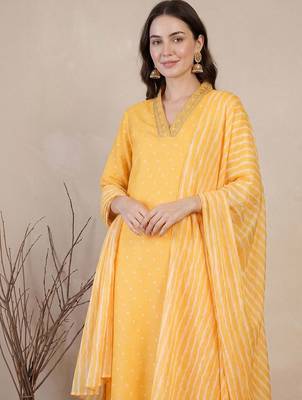 Women Bandhani Printed Regular Sequinned Kurta with Trousers & With Dupatta 3
