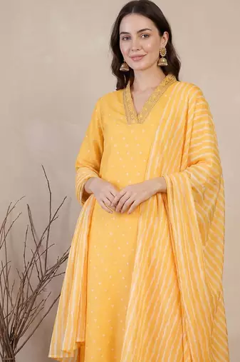 Women Bandhani Printed Regular Sequinned Kurta with Trousers & With Dupatta