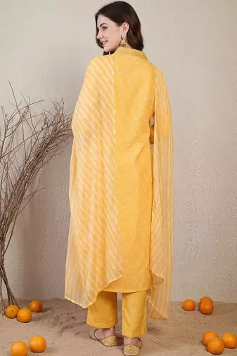Women Bandhani Printed Regular Sequinned Kurta with Trousers & With Dupatta