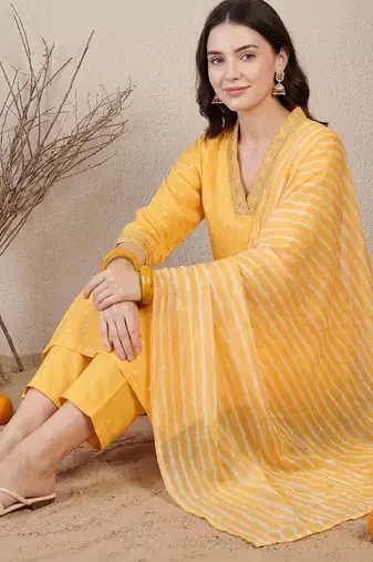 Women Bandhani Printed Regular Sequinned Kurta with Trousers & With Dupatta