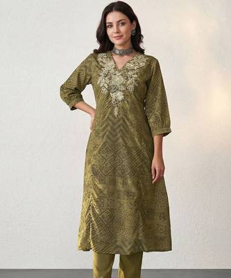Women Bandhani Embroidered Regular Thread Work Kurta with Trousers 1