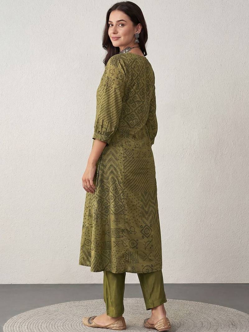 Women Bandhani Embroidered Regular Thread Work Kurta with Trousers