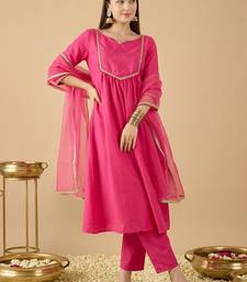Women Regular Kurta with Trousers & With Dupatta