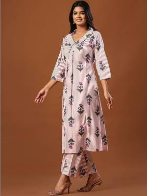 Women Floral Printed Regular Pure Cotton Kurta with Trousers 2