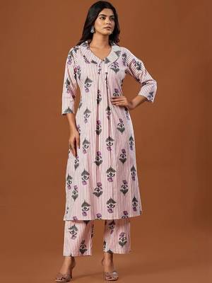 Women Floral Printed Regular Pure Cotton Kurta with Trousers 6