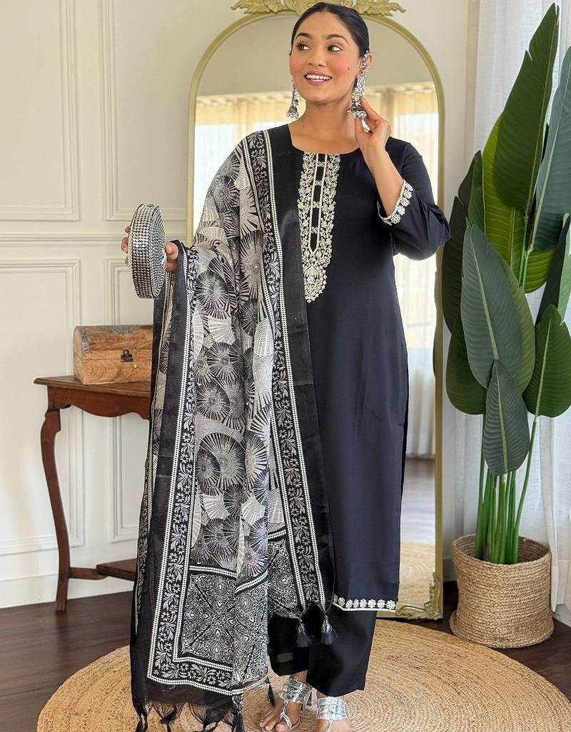 Women Ethnic Motifs Embroidered Regular Thread Work Kurta with Trousers & With Dupatta