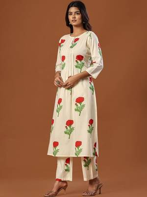 Women Floral Printed Regular Pure Cotton Kurta with Trousers 1