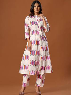 Women Printed Regular Pure Cotton Kurta with Trousers 5