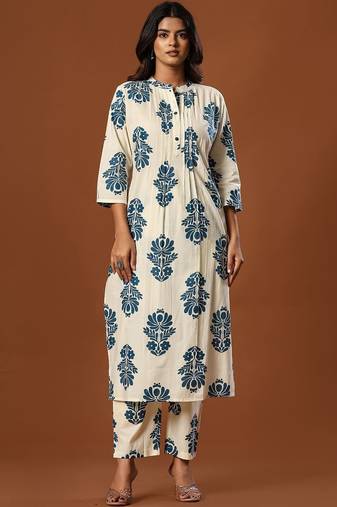 Women Floral Printed Regular  Cotton Kurta with Trousers