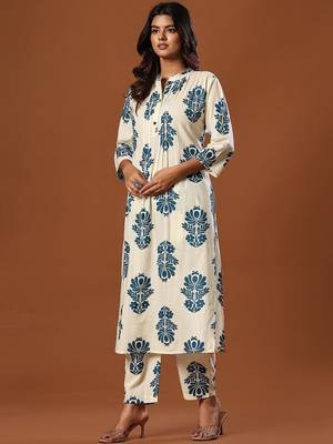 Women Floral Printed Regular Pure Cotton Kurta with Trousers 2