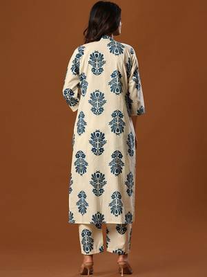 Women Floral Printed Regular Pure Cotton Kurta with Trousers 3