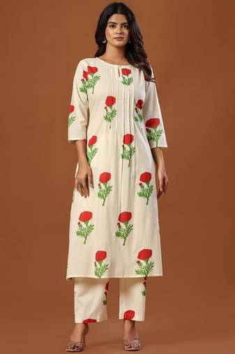 Women Floral Printed Regular  Cotton Kurta with Trousers