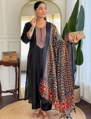 Women Ethnic Motifs Embroidered Regular Sequinned Kurta with Trousers & With Dupatta 1