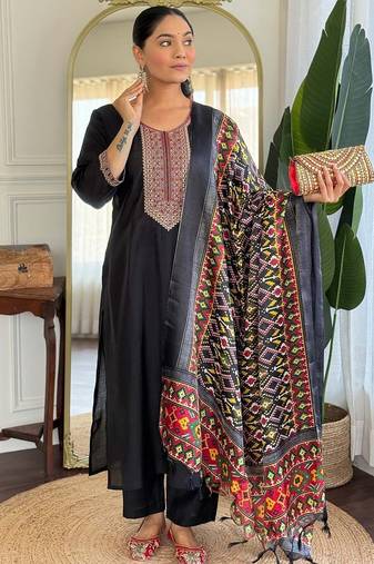 Women Ethnic Motifs Embroidered Regular Sequinned Kurta with Trousers & With Dupatta