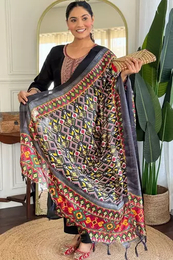 Women Ethnic Motifs Embroidered Regular Sequinned Kurta with Trousers & With Dupatta