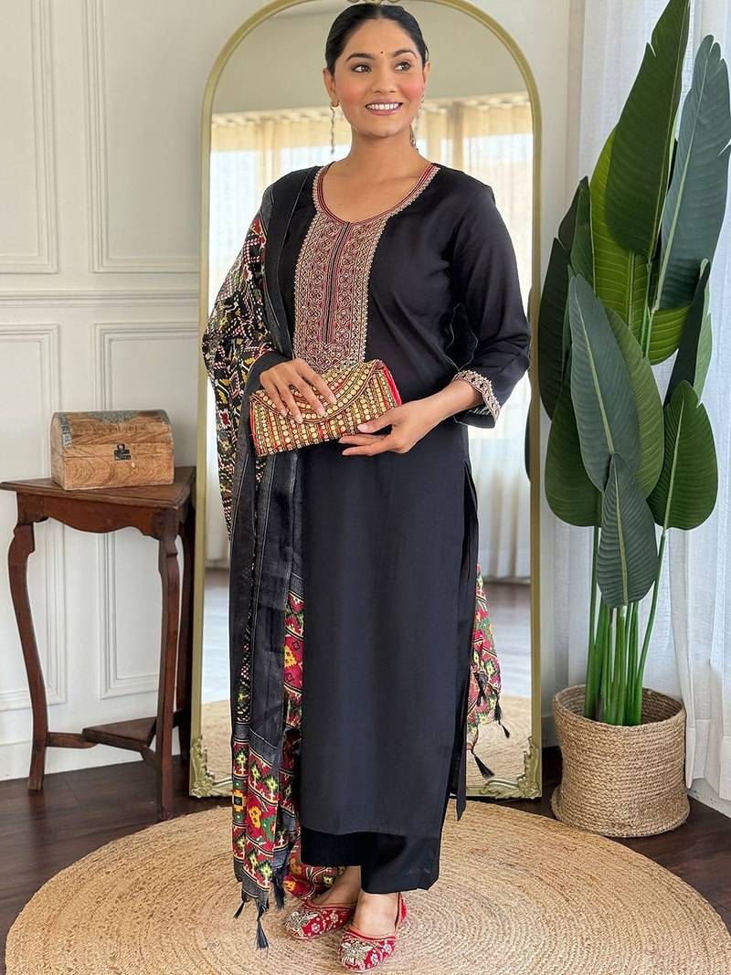 Women Ethnic Motifs Embroidered Regular Sequinned Kurta with Trousers & With Dupatta