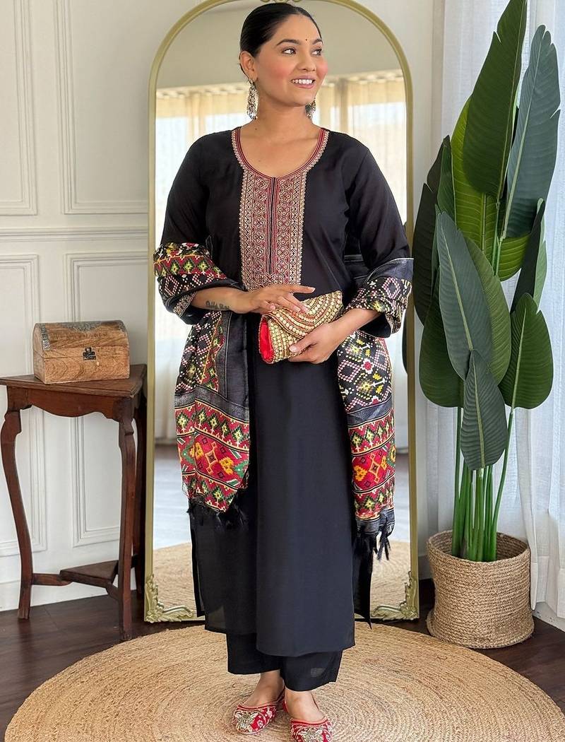 Women Ethnic Motifs Embroidered Regular Sequinned Kurta with Trousers & With Dupatta