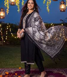 Women Ethnic Motifs Embroidered Regular Thread Work Kurta with Trousers & With Dupatta