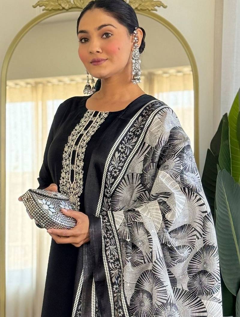 Women Ethnic Motifs Embroidered Regular Thread Work Kurta with Trousers & With Dupatta