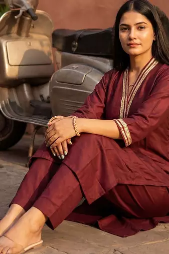 Women Regular Kurta with Trousers