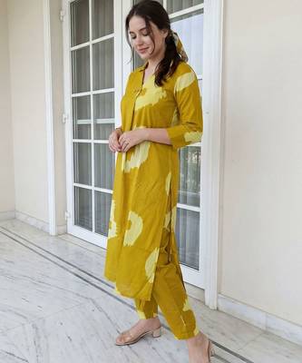Women Printed Regular Pure Cotton Kurta with Trousers 2