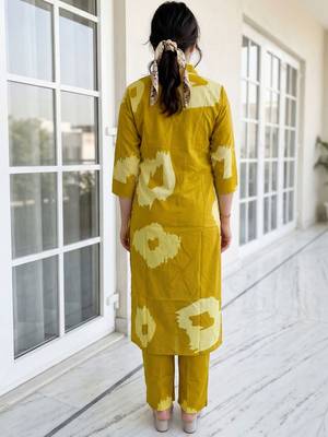 Women Printed Regular Pure Cotton Kurta with Trousers 3