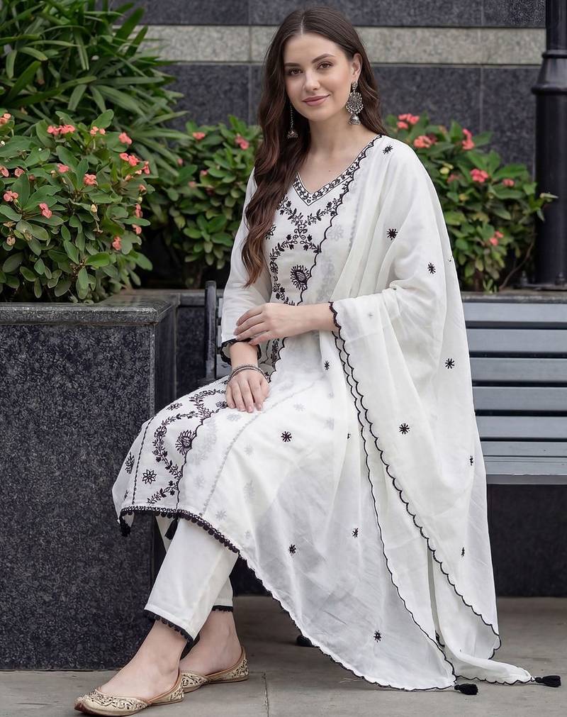 Women Ethnic Motifs Embroidered Regular Thread Work Kurta with Trousers & With Dupatta