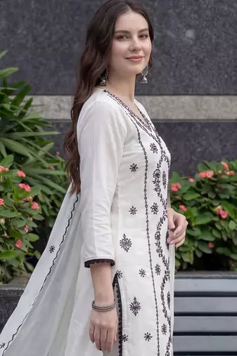 Women Ethnic Motifs Embroidered Regular Thread Work Kurta with Trousers & With Dupatta
