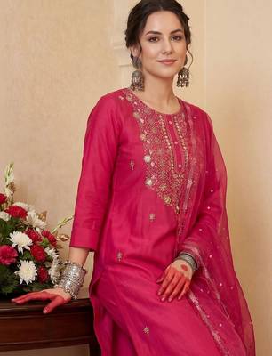Women Floral Embroidered Regular Thread Work Kurta with Trousers & With Dupatta 2