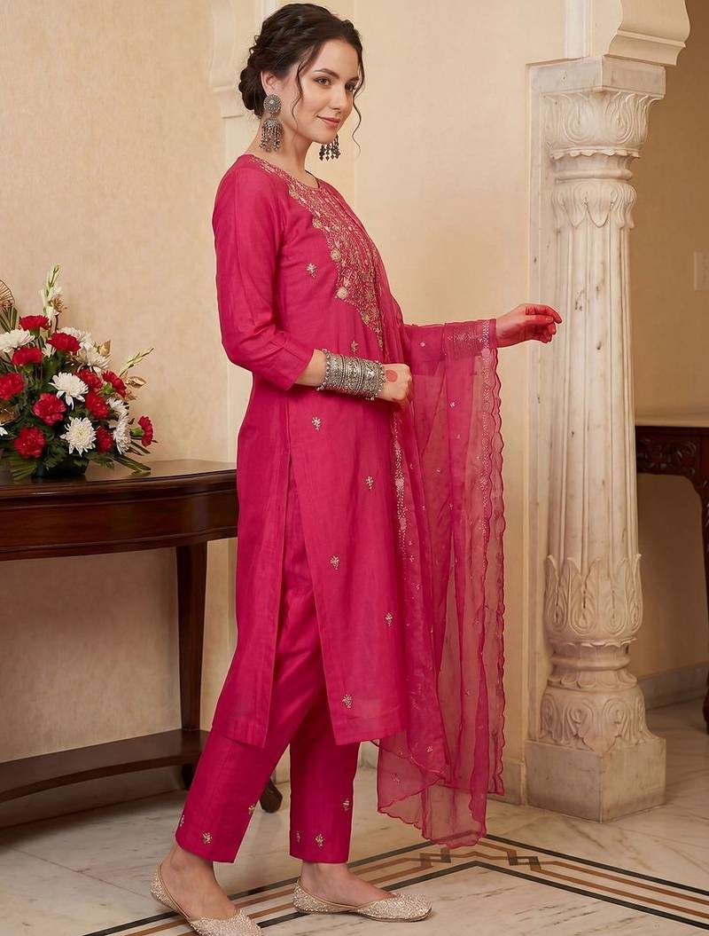 Women Floral Embroidered Regular Thread Work Kurta with Trousers & With Dupatta